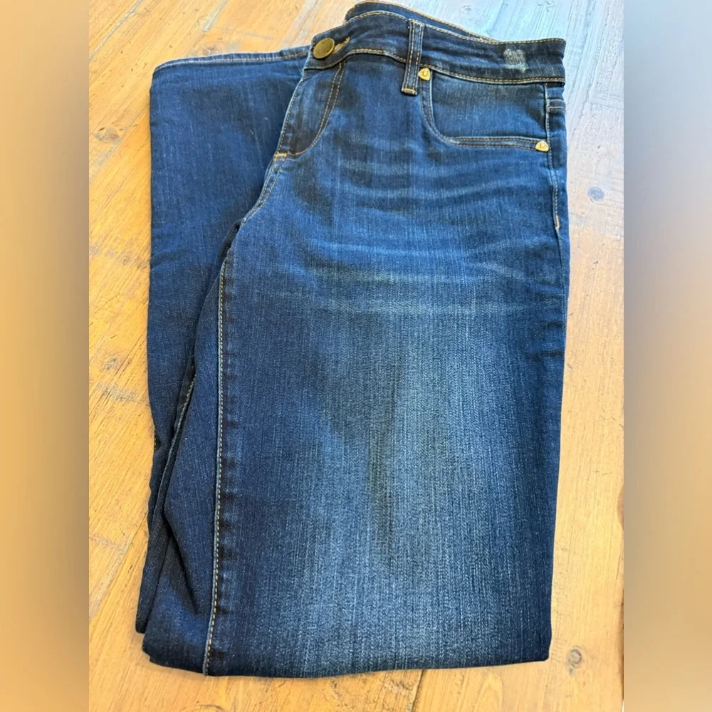 Kut from the Cloth distressed Catherine boyfriend style woman’s jeans.  Size 8.
